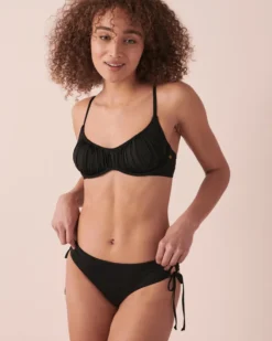 SOLID Side Tie Cheeky Bikini Bottom -Swim Pretty Shop https3A2F2Fwww.lavieenrose.com2Fglobalassets2Flver2Fpictures 23s32Fswimwear2F70300416 00001 5.jpg 640x